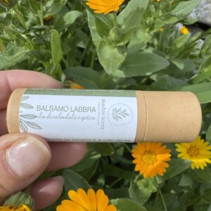 Balsamo labbra al olio di calendula e iperico.