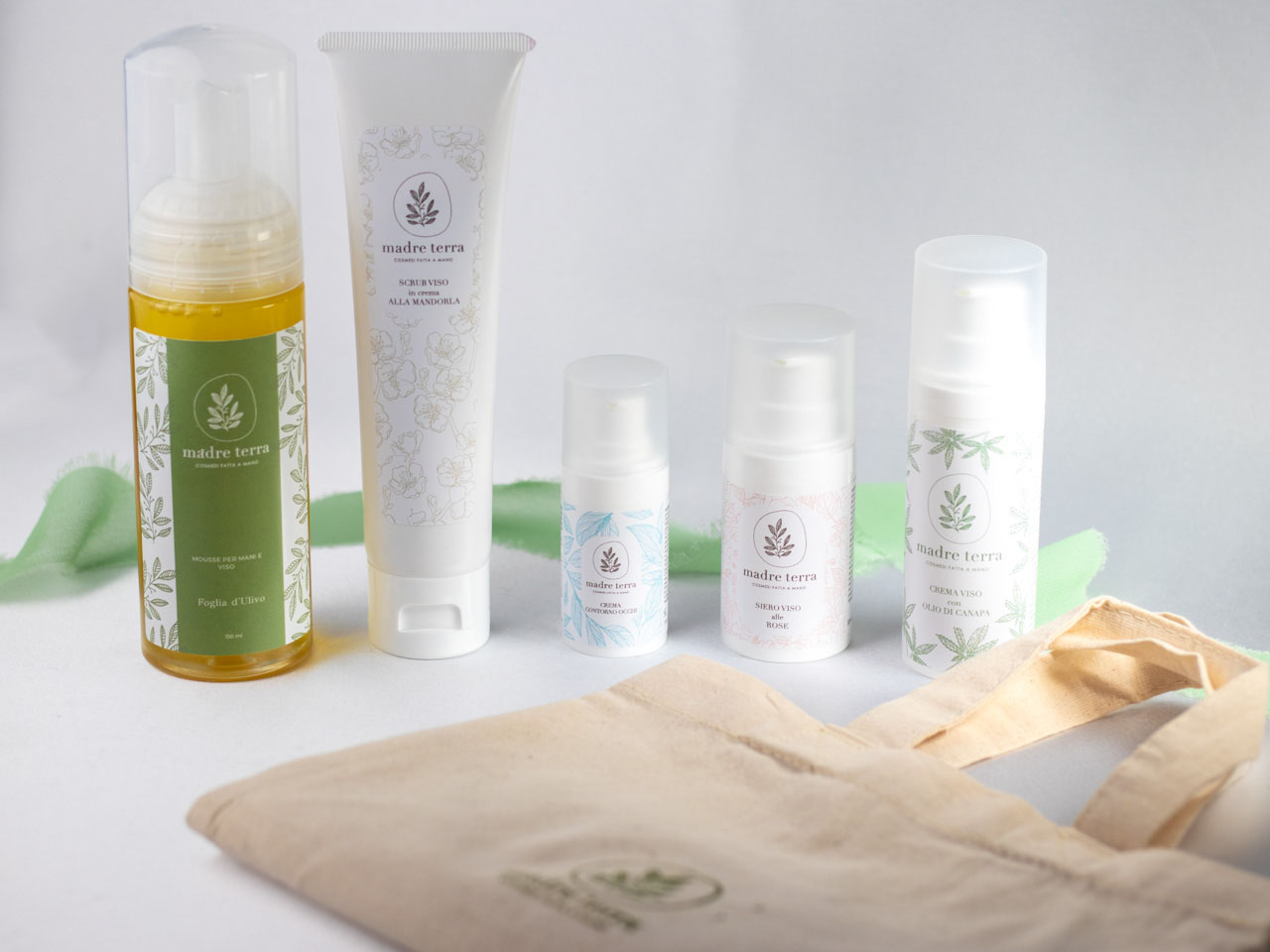 Linea Skin Care Madre Terra con mousse foglie d'ulivo